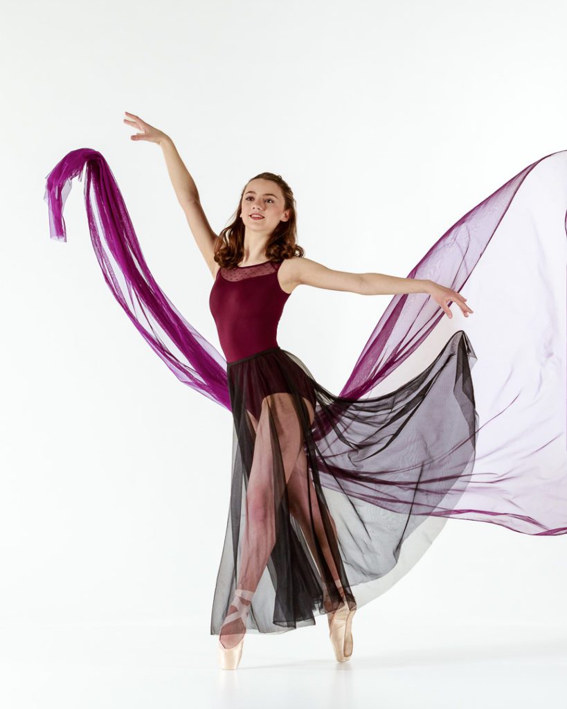 Ballet dancer on pointe, with flowing skirt & scarves